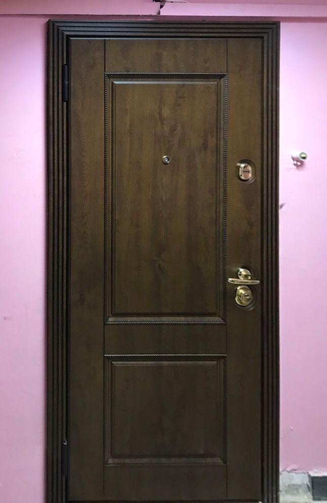 Входная дверь в квартиру 612А4 вид снаружи